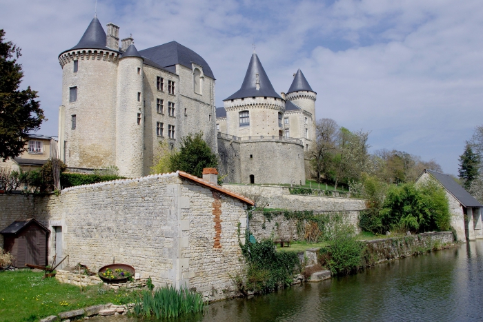 Chateau de Verteuil en Charente, vu de loin